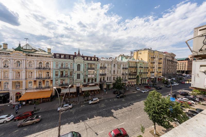 Apartment Near Lva Tolstoho Square Kiev Bagian luar foto