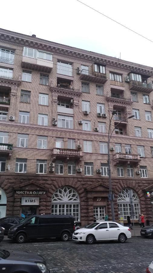 Apartment Near Lva Tolstoho Square Kiev Bagian luar foto
